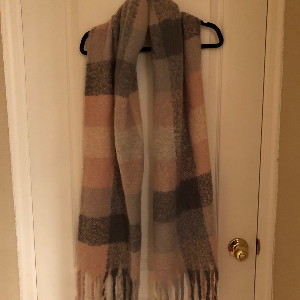 Windsor scarf